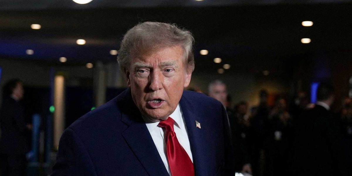 'Just a disaster!' Free-falling Trump approval astounds expert as 'very <i>bad</i> sign' emerges