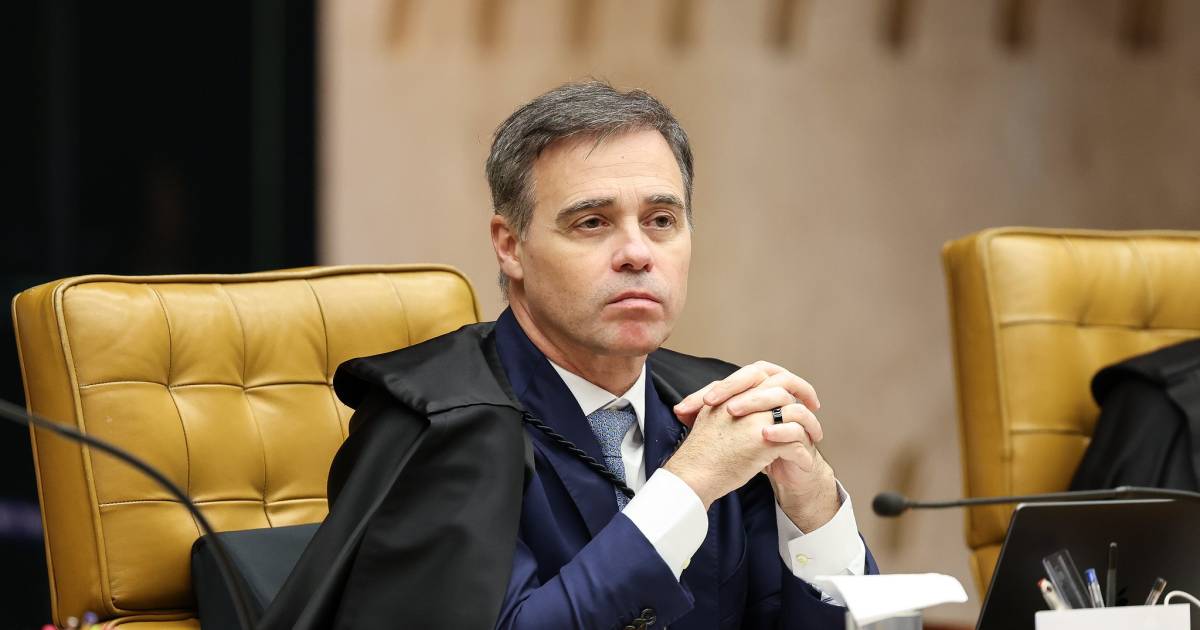 <i>André</i> Mendonça vota para absolver Eduardo Bolsonaro por acusação de difamação contra Tabata