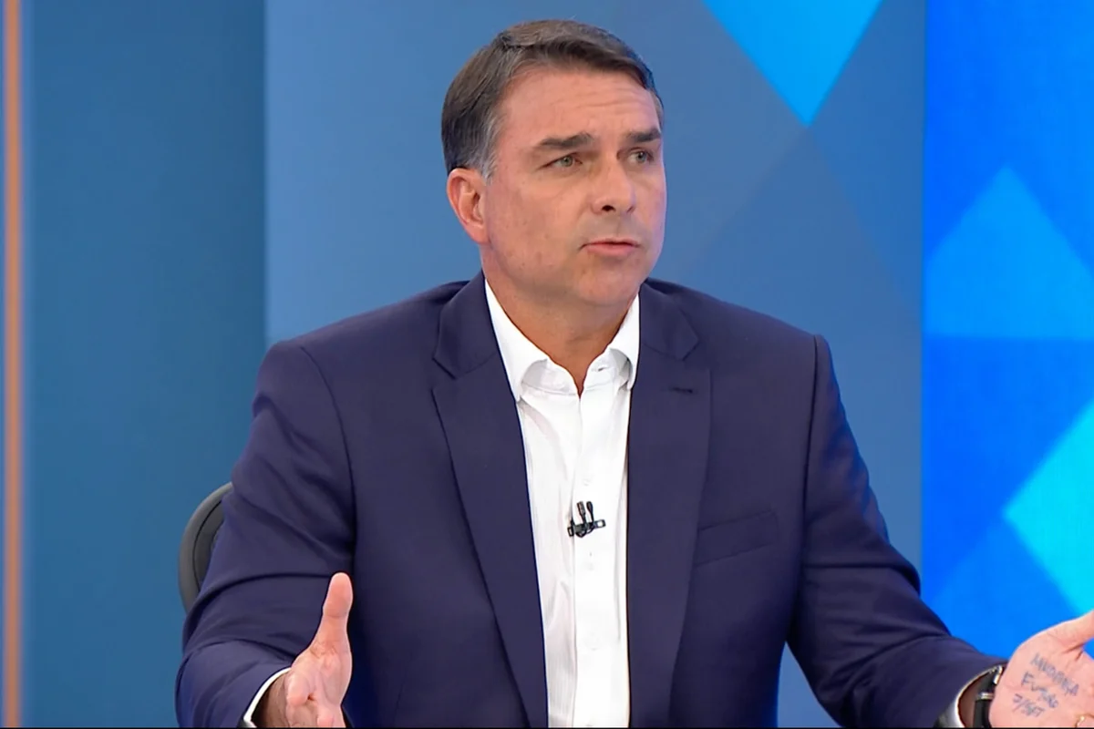 Flávio sobre foto de Gonet com Vorcaro: "Rindo da <i>cara</i> do povo sofrido"