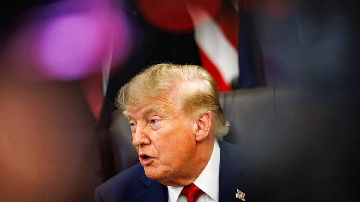 Interdiction de journalistes à la Maison-Blanche: pourquoi Trump a-t-il choisi ce <i>moment</i> pour s’en...