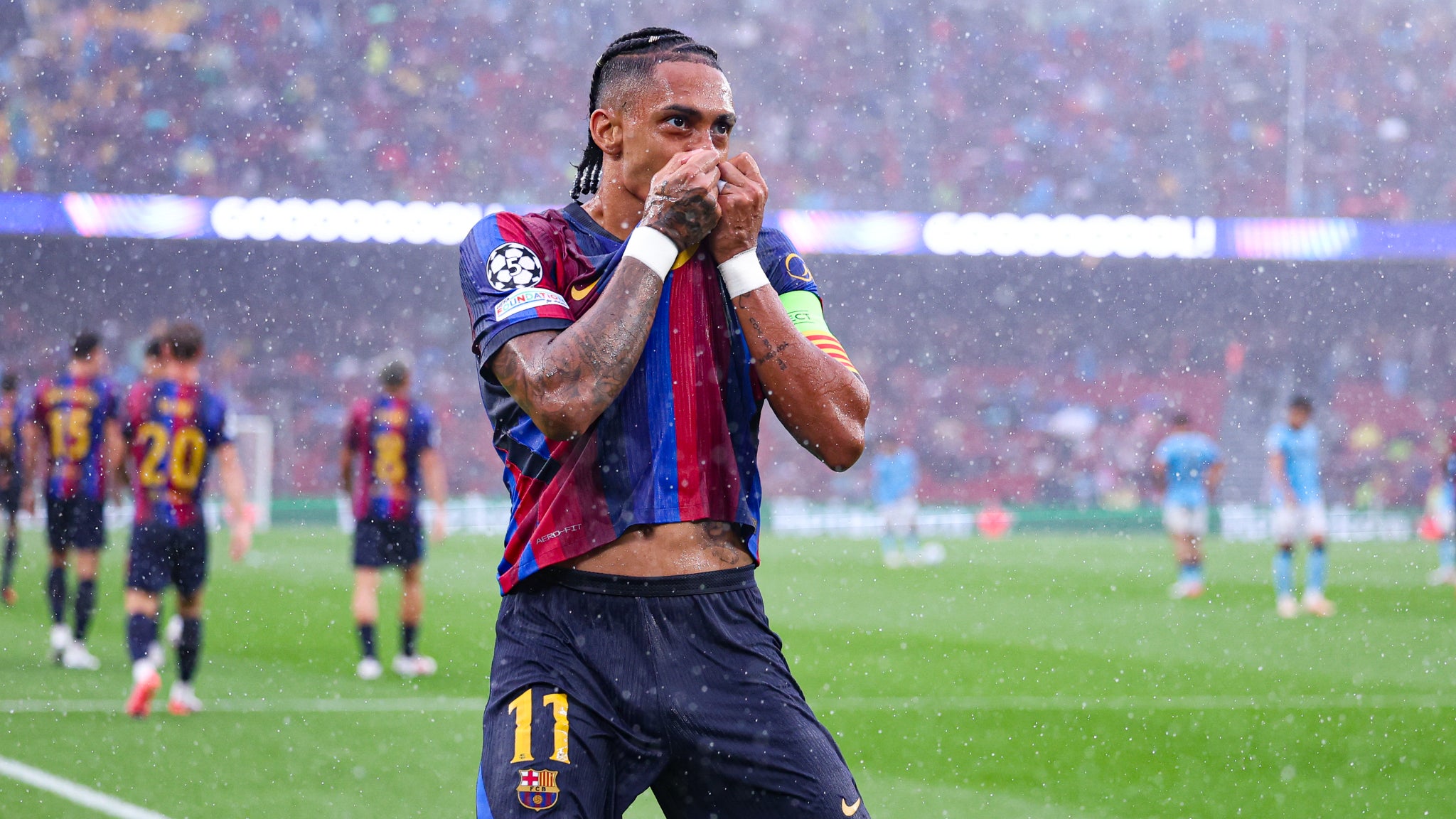 "Le meilleur joueur du monde", "de l'or pur"... la presse catalane subjuguée par le début de <i>saison</i>...