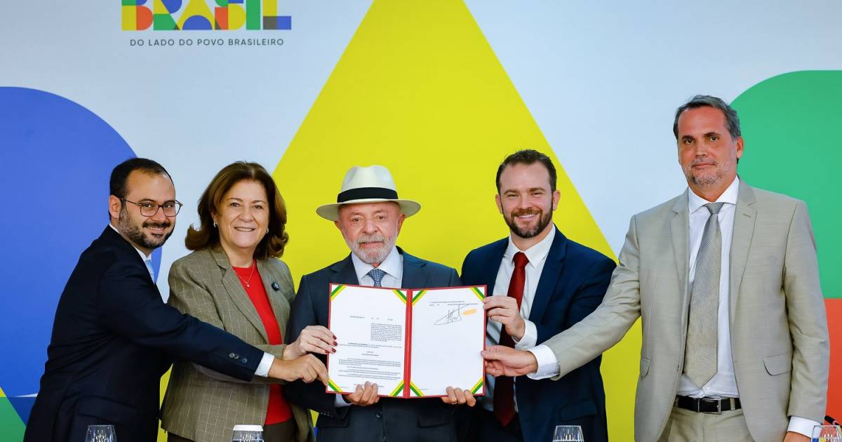 <i>Lula</i> anuncia ‘Desenrola 3.0’ com compra de dívidas pelo governo