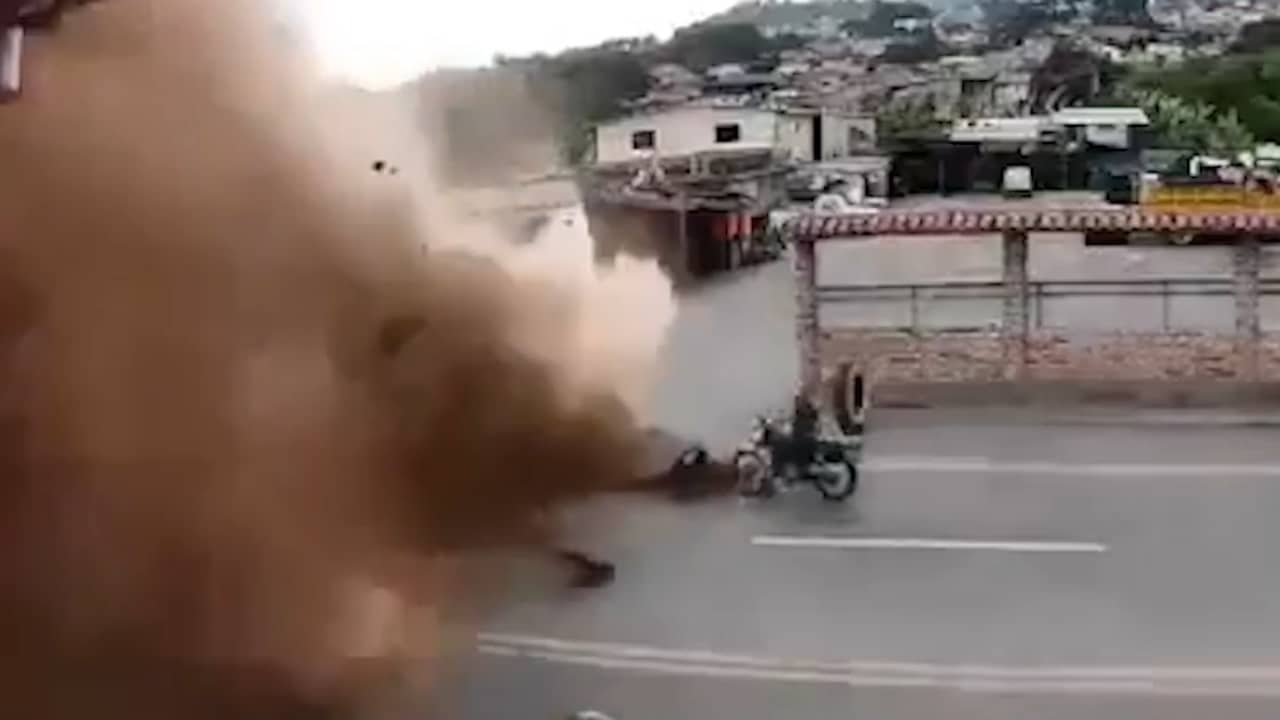 Video | Venezolanen komen <i>goed</i> weg bij enorme uitbarsting van waterleiding