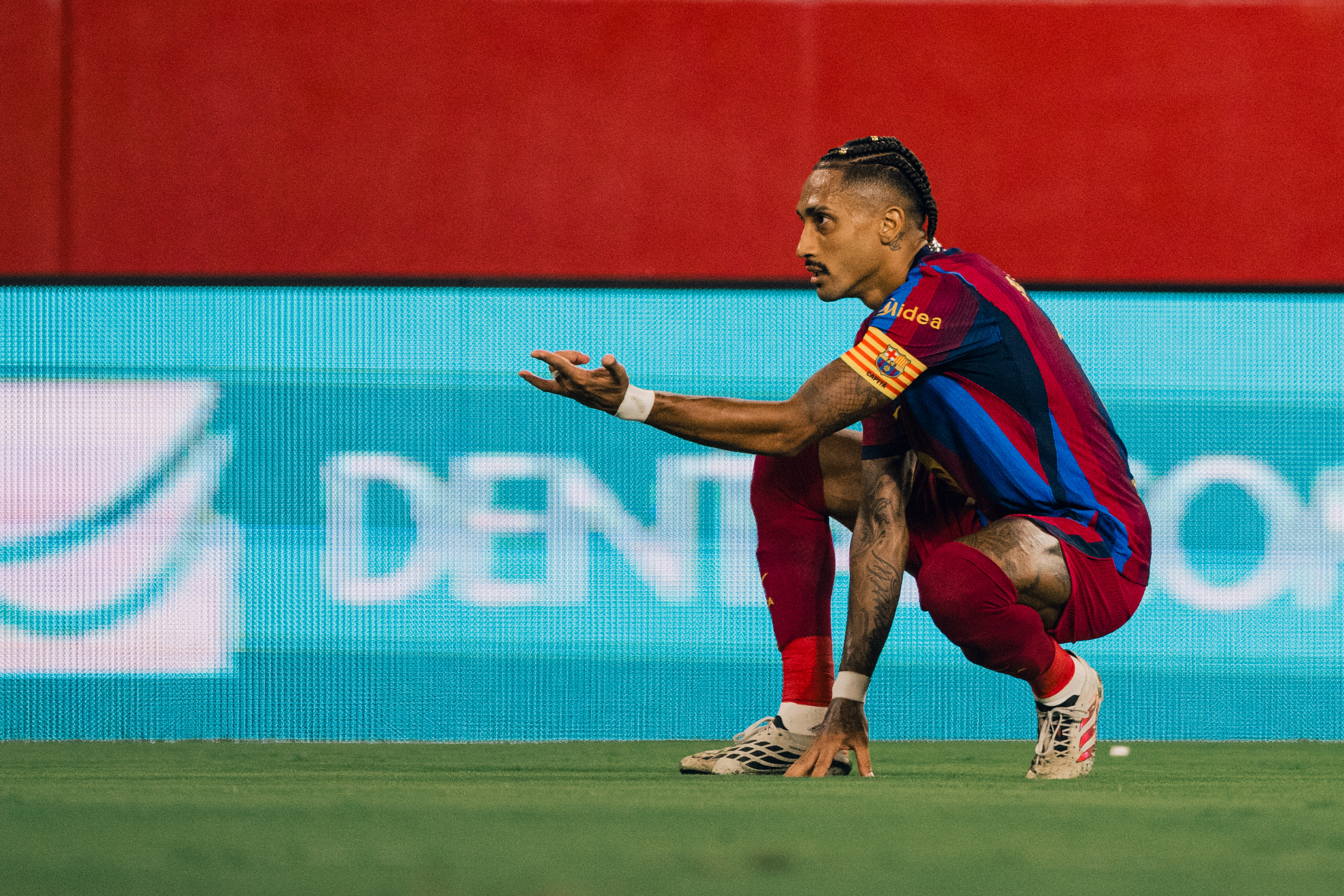 Sevilla 1-3 FC <i>Barcelona</i>: Raphinha does it again!