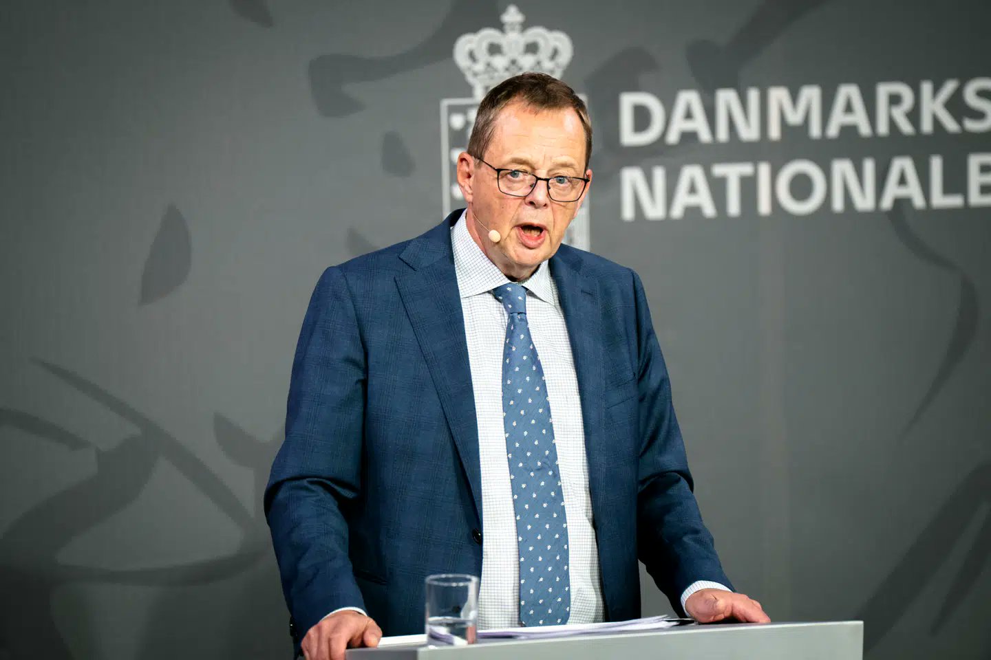 Nationalbanken: Regeringen har brugt rigtig mange penge på »kanoner«. Nu skal der holdes <i>igen</i> med...