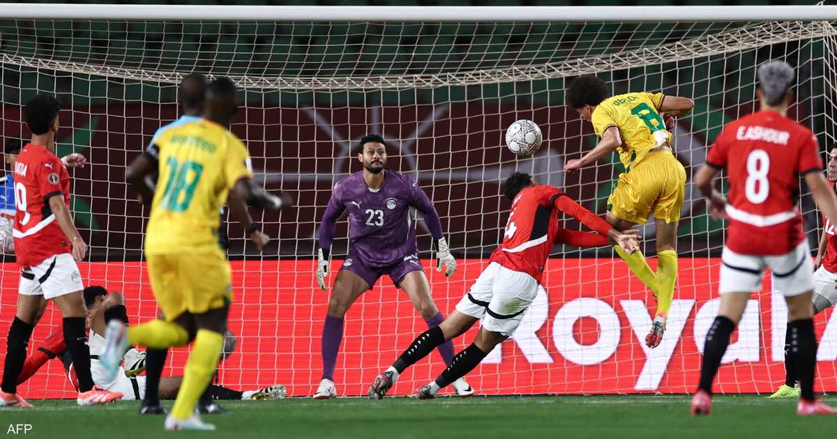 أزمة الشناوي تتصاعد.. بيان حاد من الأهلي المصري ردا على حسام <i>حسن</i>