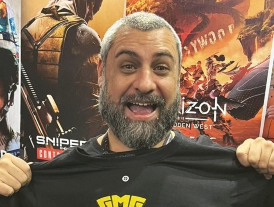 Desenvolvedor de games é encontrado com mãos e pés amarrados dentro de <i>casa</i> no Paraná
