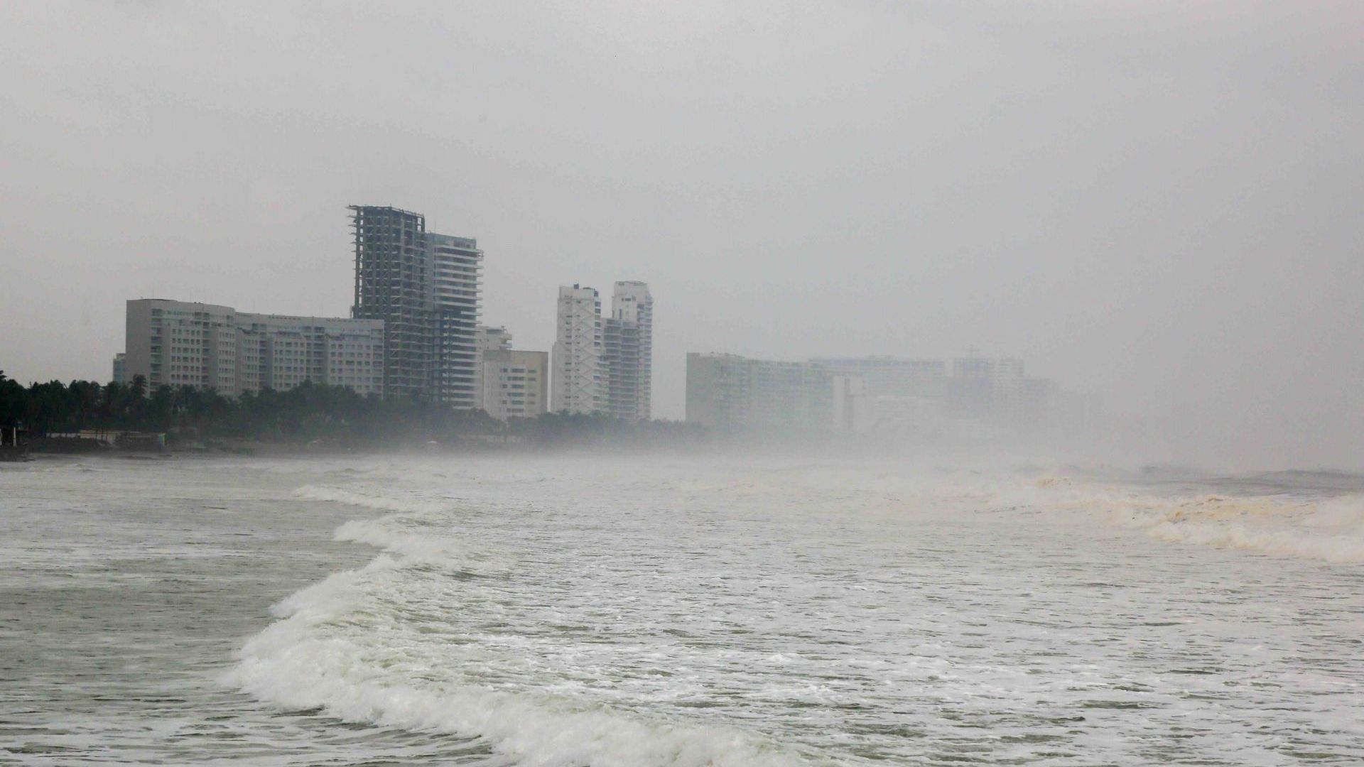 EUA Emite Alerta para sus Ciudadanos en Baja California Sur por <i>Paso</i> del Huracán Polo| N+