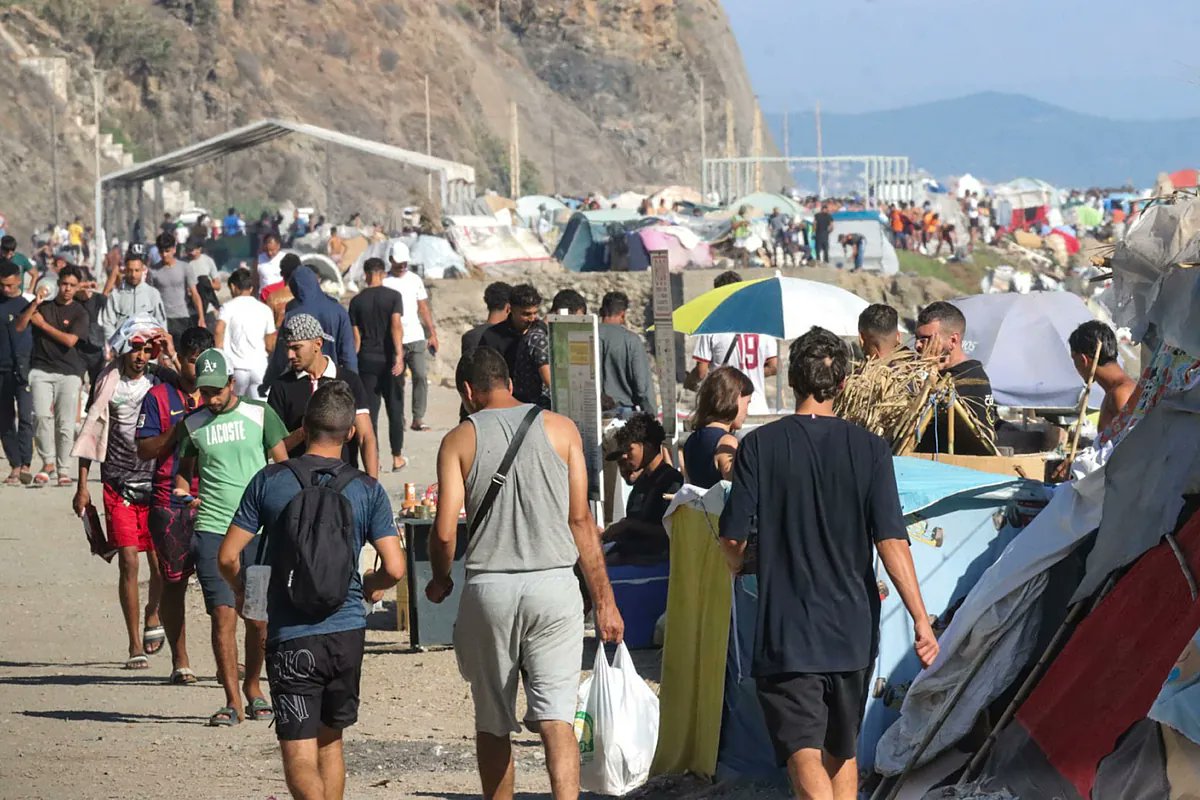 Hallan muerto a un inmigrante en un asentamiento ilegal cerca de la <i>playa</i> del Trampolín de Ceuta