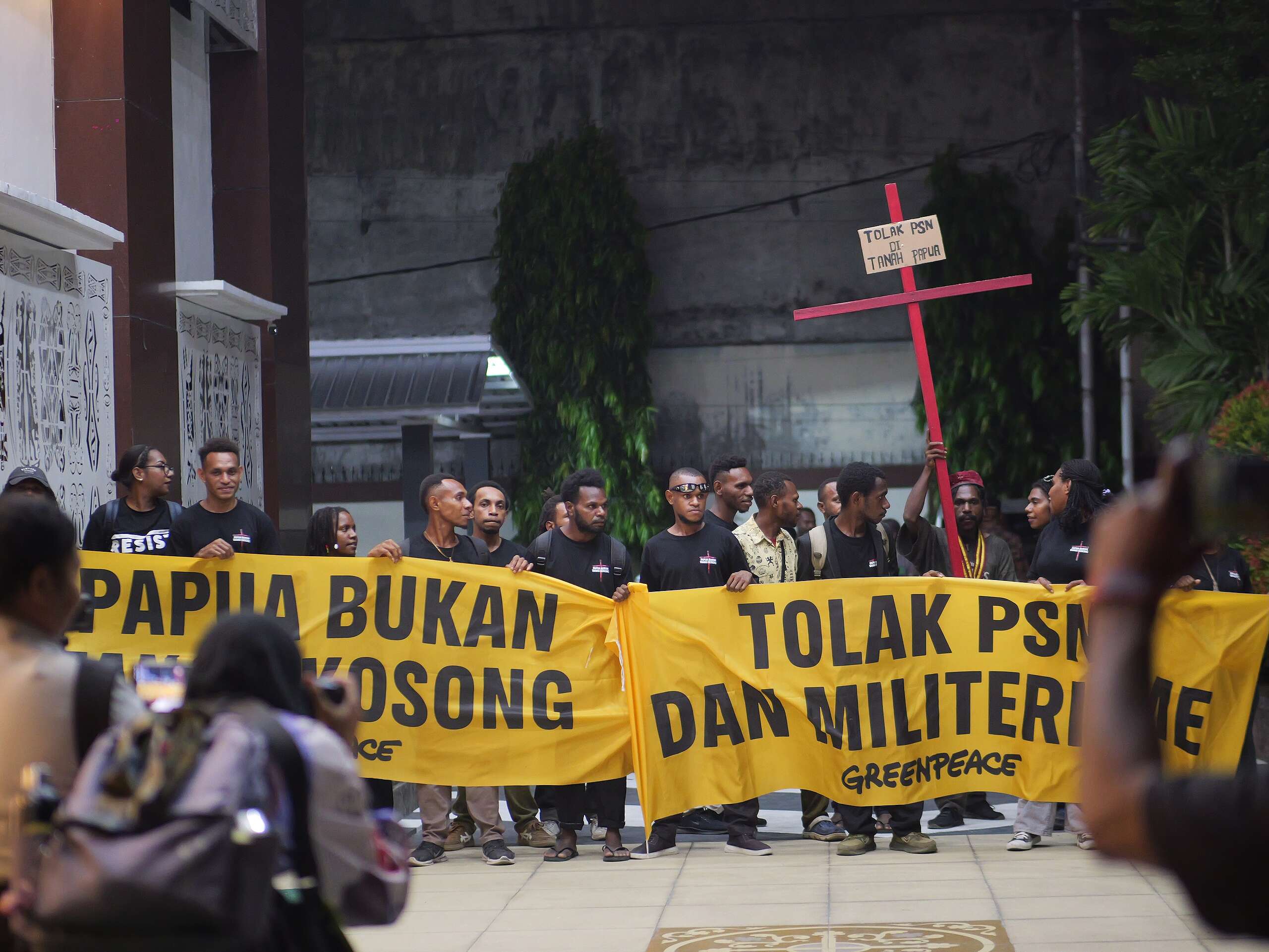 Kabar Buruk dari <i>Papua</i>: PTUN Jayapura Menolak Gugatan Jalan 135 km yang Membelah Hutan Adat -...
