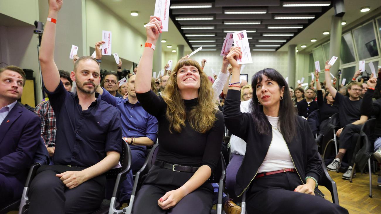 Regierungsbildung: Linke stimmt für Sondierung mit Grünen und <i>SPD</i> in Berlin