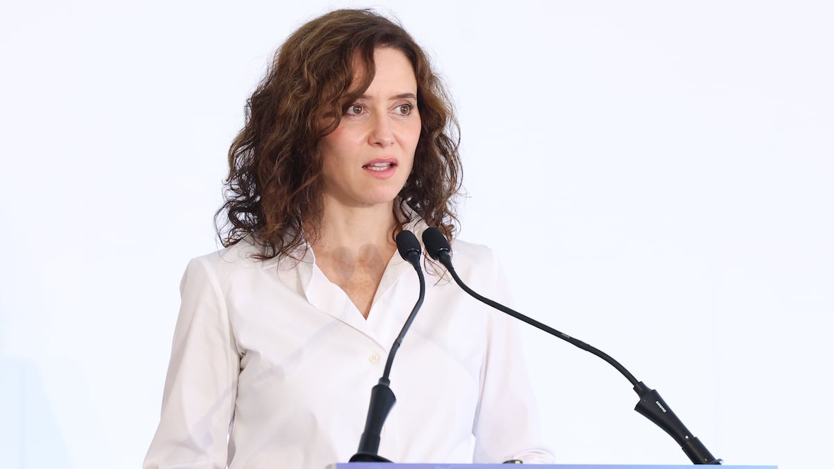 Ayuso tilda de violentas las protestas frente al ático por el desahucio de <i>Maricarmen</i>: “Intentan...