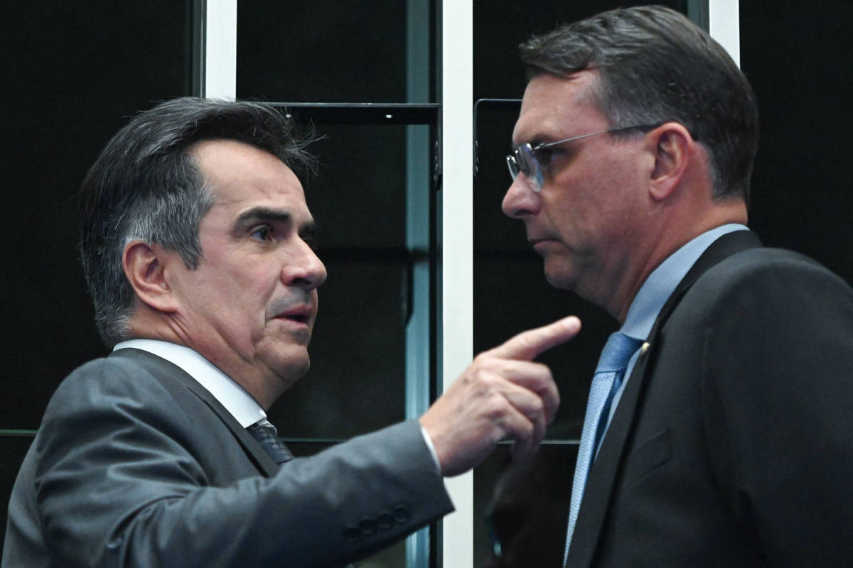 Flávio procura União-PP, que avalia apoio no 2º <i>turno</i> - 24/09/2026 - Política - Folha