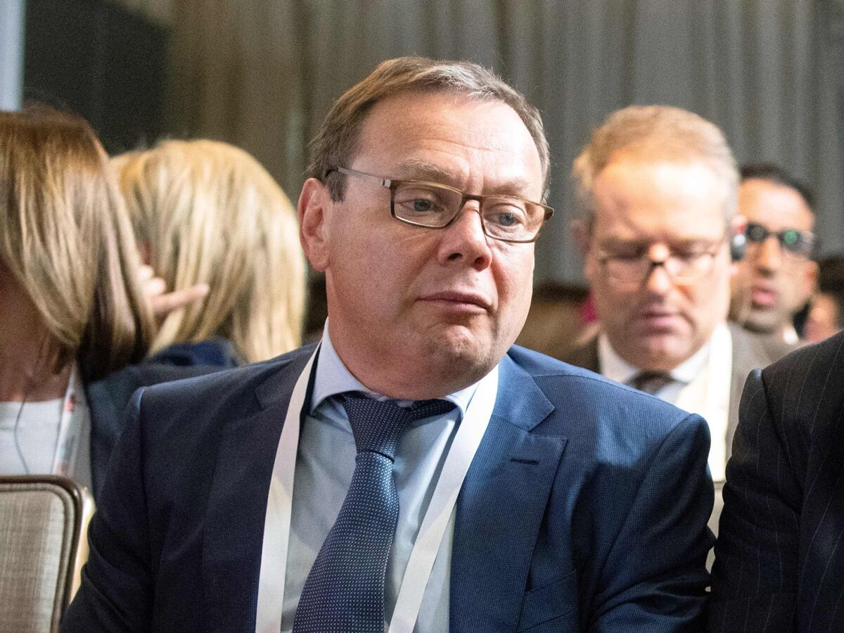 Russia Tycoons Examine How Billionaires Shook Off <i>EU</i> Sanctions