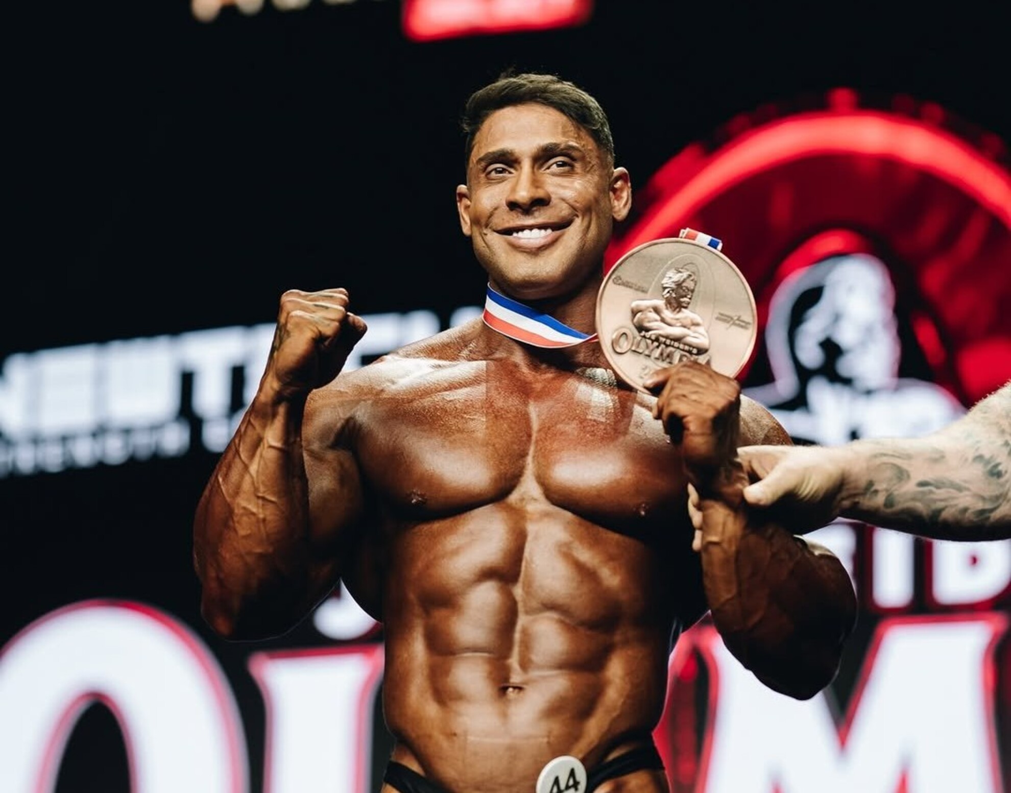 <i>Ramon</i> Dino comete falhas e termina Mr. Olympia 2026 em terceiro lugar