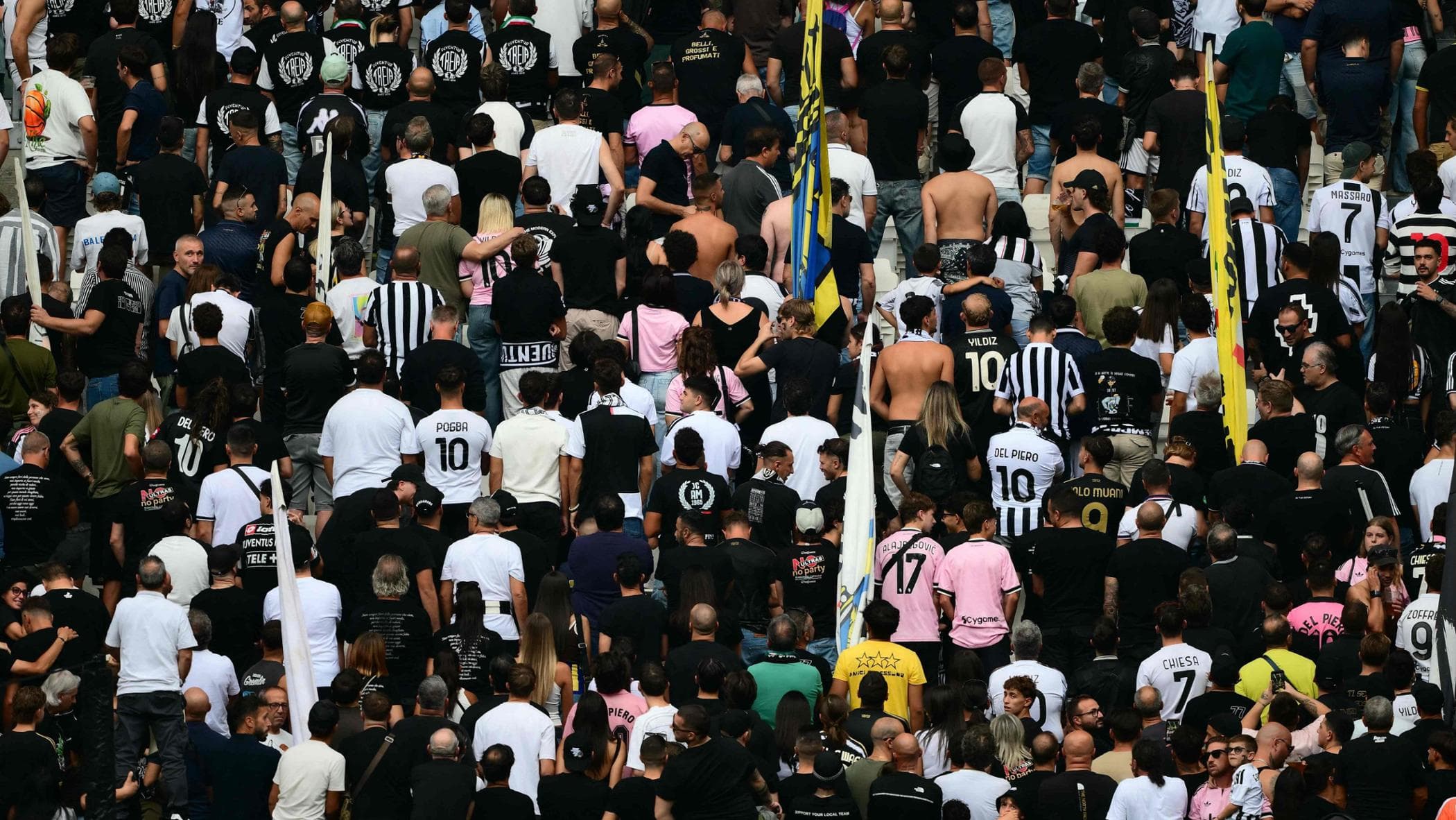 Tifosi di spalle durante minuto di silenzio per <i>Mazzola</i>, la Juve se la cava: multa di 10 mila euro
