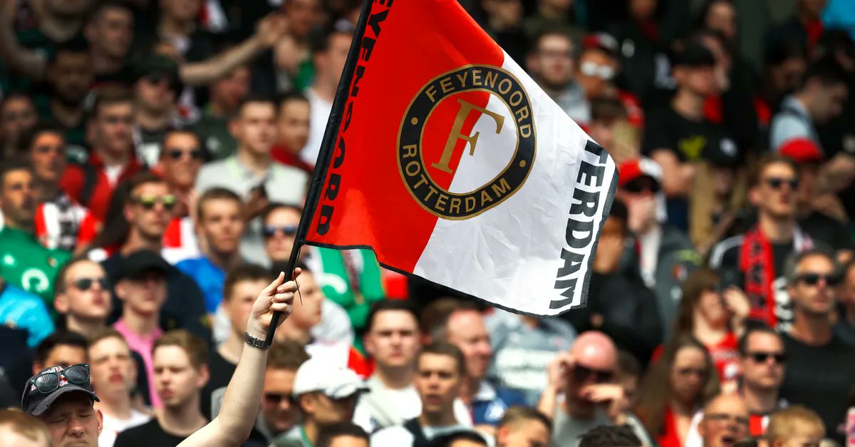 UEFA straft <i>Feyenoord</i> voor racisme en bekergooien bij Barcelona
