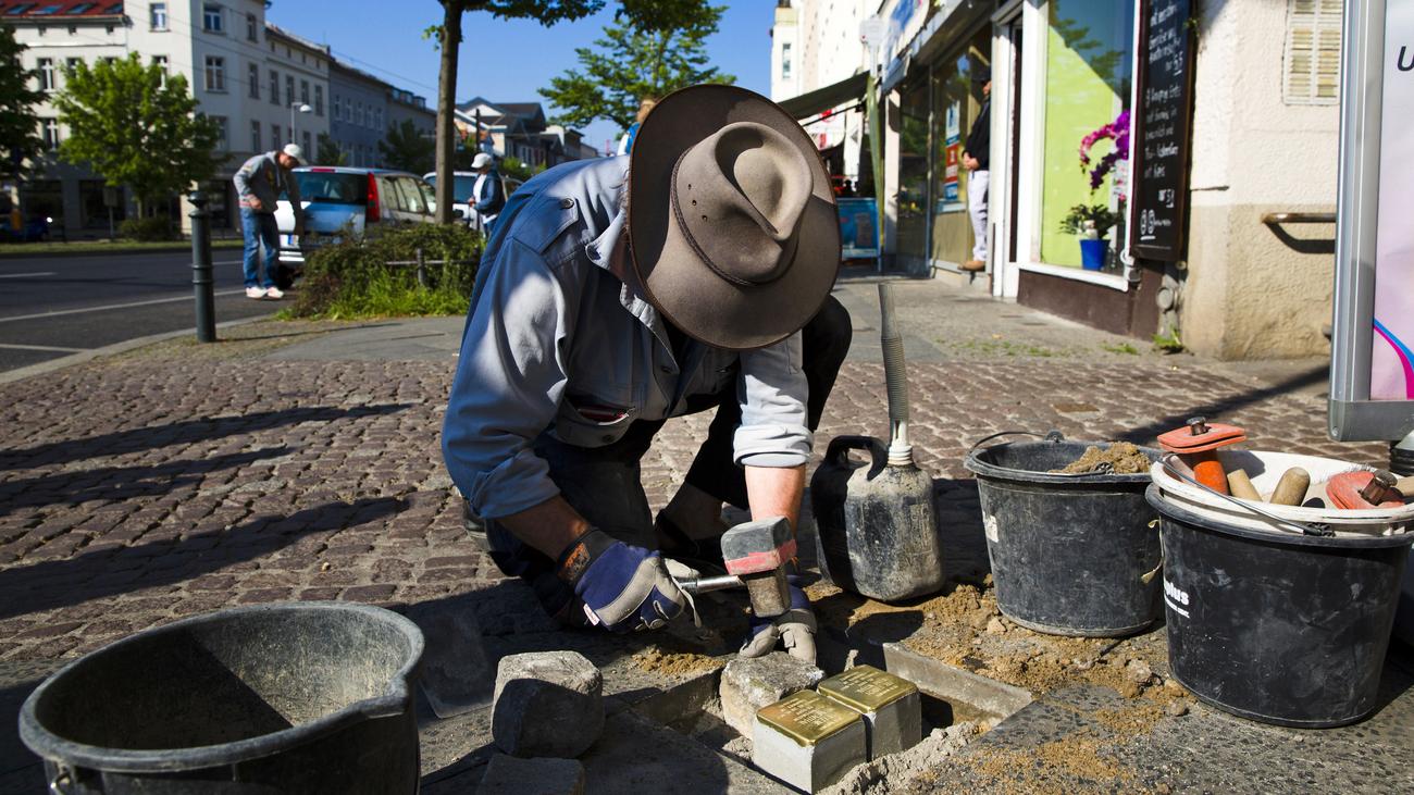 <i>Stolpersteine</i> in Heidenau: Stolperstein-Künstler kritisiert CDU nach Verlegungsstopp in Heidenau